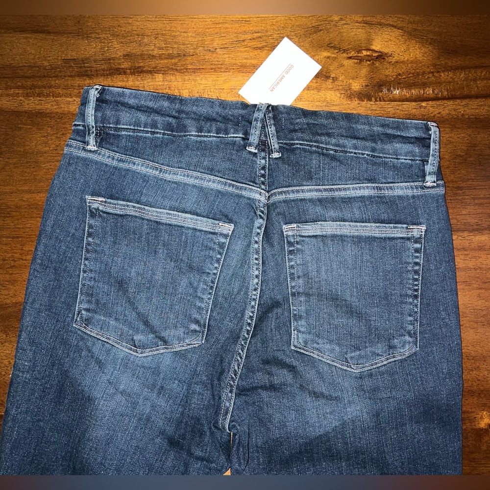 Good American - Good Legs Cropped Jeans - Picture 9 of 14